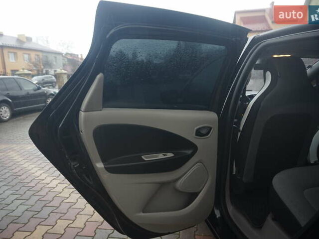 Черный Рено Зое, объемом двигателя 0 л и пробегом 101 тыс. км за 7222 $, фото 43 на Automoto.ua