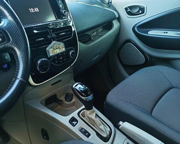 Черный Рено Зое, объемом двигателя 0 л и пробегом 126 тыс. км за 7500 $, фото 11 на Automoto.ua