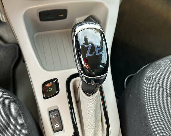 Чорний Рено Зое, об'ємом двигуна 0 л та пробігом 118 тис. км за 6750 $, фото 17 на Automoto.ua