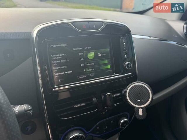 Черный Рено Зое, объемом двигателя 0 л и пробегом 88 тыс. км за 9400 $, фото 10 на Automoto.ua