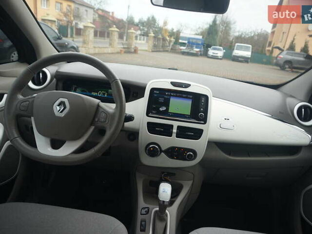 Черный Рено Зое, объемом двигателя 0 л и пробегом 45 тыс. км за 7555 $, фото 46 на Automoto.ua