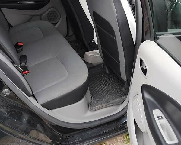 Черный Рено Зое, объемом двигателя 0 л и пробегом 102 тыс. км за 7900 $, фото 5 на Automoto.ua