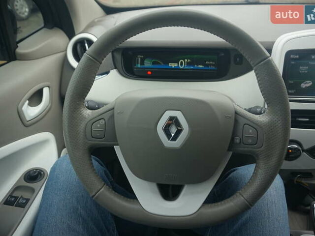 Черный Рено Зое, объемом двигателя 0 л и пробегом 45 тыс. км за 7555 $, фото 28 на Automoto.ua