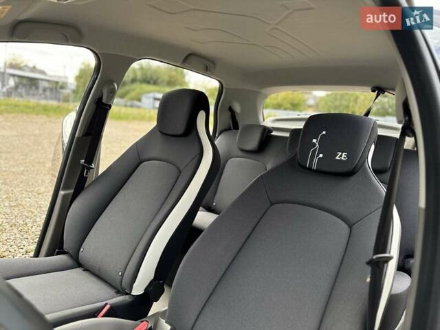Чорний Рено Зое, об'ємом двигуна 0 л та пробігом 82 тис. км за 6300 $, фото 49 на Automoto.ua