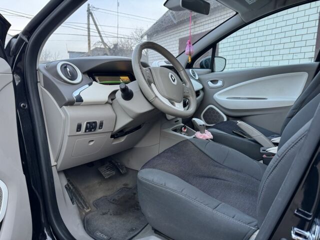 Черный Рено Зое, объемом двигателя 0 л и пробегом 92 тыс. км за 6600 $, фото 7 на Automoto.ua