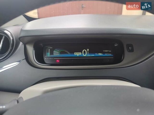 Черный Рено Зое, объемом двигателя 0 л и пробегом 174 тыс. км за 5999 $, фото 2 на Automoto.ua