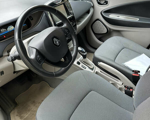 Черный Рено Зое, объемом двигателя 0 л и пробегом 68 тыс. км за 8400 $, фото 17 на Automoto.ua