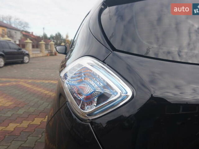 Черный Рено Зое, объемом двигателя 0 л и пробегом 45 тыс. км за 7555 $, фото 23 на Automoto.ua