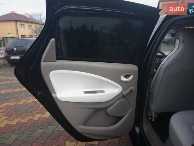 Черный Рено Зое, объемом двигателя 0 л и пробегом 45 тыс. км за 7555 $, фото 43 на Automoto.ua