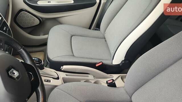 Черный Рено Зое, объемом двигателя 0 л и пробегом 97 тыс. км за 7650 $, фото 13 на Automoto.ua