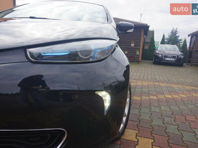 Черный Рено Зое, объемом двигателя 0 л и пробегом 45 тыс. км за 7555 $, фото 20 на Automoto.ua