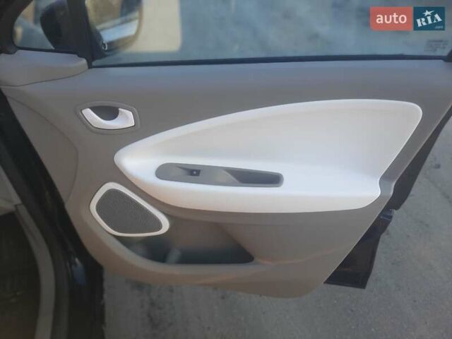 Черный Рено Зое, объемом двигателя 0 л и пробегом 99 тыс. км за 7250 $, фото 18 на Automoto.ua