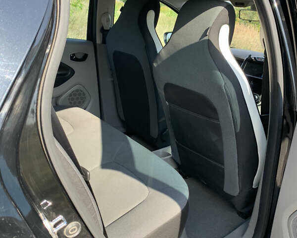 Черный Рено Зое, объемом двигателя 0 л и пробегом 86 тыс. км за 7500 $, фото 18 на Automoto.ua