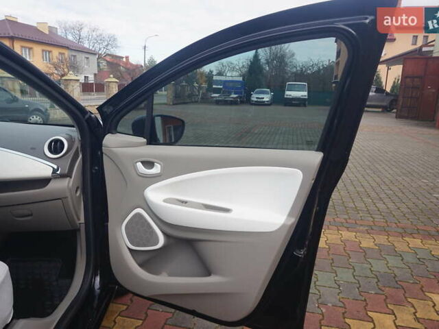 Черный Рено Зое, объемом двигателя 0 л и пробегом 45 тыс. км за 7555 $, фото 36 на Automoto.ua