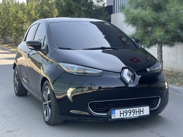 Черный Рено Зое, объемом двигателя 0 л и пробегом 120 тыс. км за 6899 $, фото 2 на Automoto.ua