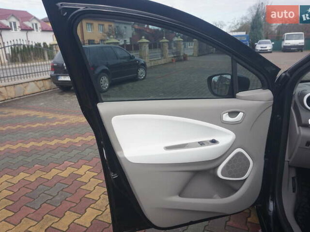 Черный Рено Зое, объемом двигателя 0 л и пробегом 45 тыс. км за 7555 $, фото 24 на Automoto.ua