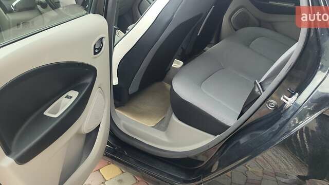 Черный Рено Зое, объемом двигателя 0 л и пробегом 97 тыс. км за 7650 $, фото 19 на Automoto.ua