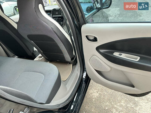 Черный Рено Зое, объемом двигателя 0 л и пробегом 68 тыс. км за 8400 $, фото 34 на Automoto.ua