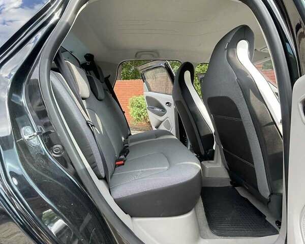 Черный Рено Зое, объемом двигателя 0 л и пробегом 33 тыс. км за 8900 $, фото 6 на Automoto.ua