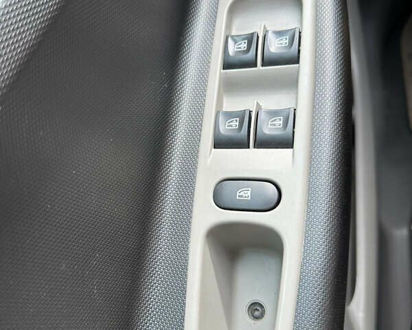 Черный Рено Зое, объемом двигателя 0 л и пробегом 68 тыс. км за 8400 $, фото 29 на Automoto.ua