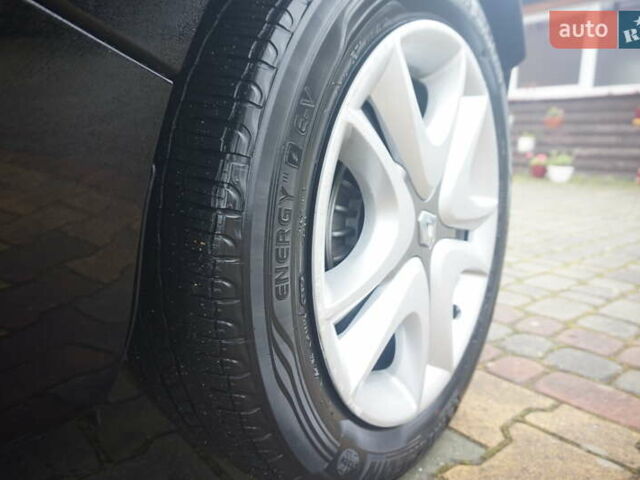 Черный Рено Зое, объемом двигателя 0 л и пробегом 45 тыс. км за 7555 $, фото 65 на Automoto.ua