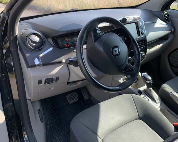 Черный Рено Зое, объемом двигателя 0 л и пробегом 86 тыс. км за 7500 $, фото 6 на Automoto.ua