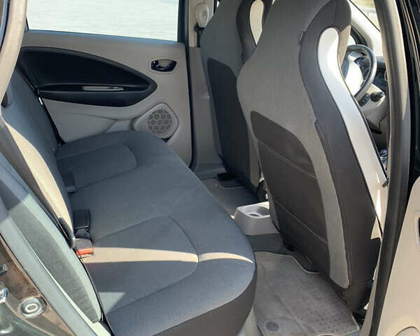 Черный Рено Зое, объемом двигателя 0 л и пробегом 86 тыс. км за 7500 $, фото 11 на Automoto.ua