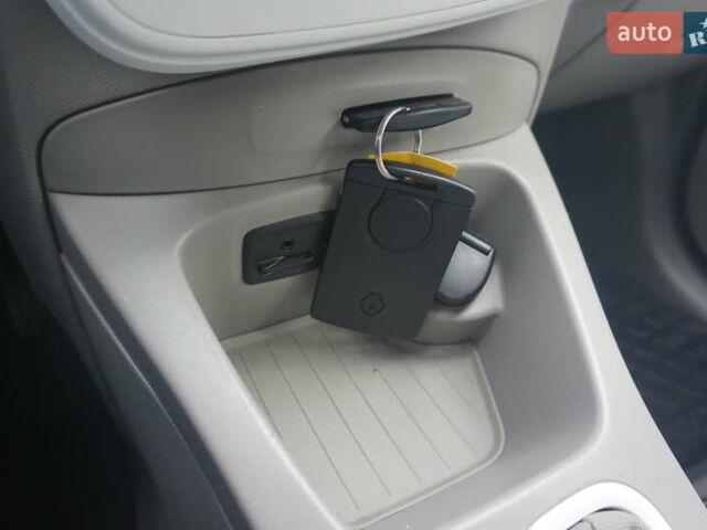 Черный Рено Зое, объемом двигателя 0 л и пробегом 45 тыс. км за 7555 $, фото 34 на Automoto.ua