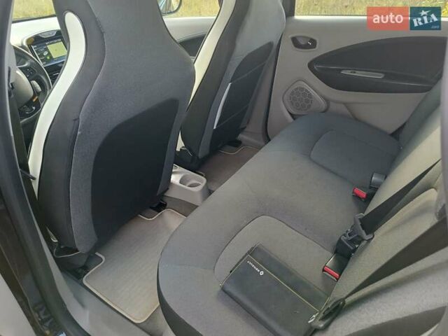 Черный Рено Зое, объемом двигателя 0 л и пробегом 99 тыс. км за 7550 $, фото 25 на Automoto.ua