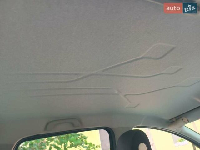 Черный Рено Зое, объемом двигателя 0 л и пробегом 100 тыс. км за 7800 $, фото 11 на Automoto.ua