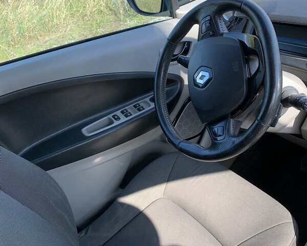 Черный Рено Зое, объемом двигателя 0 л и пробегом 86 тыс. км за 7500 $, фото 20 на Automoto.ua