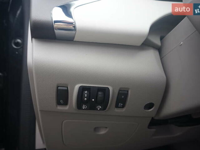 Черный Рено Зое, объемом двигателя 0 л и пробегом 45 тыс. км за 7555 $, фото 27 на Automoto.ua