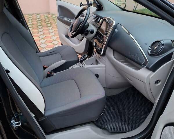 Черный Рено Зое, объемом двигателя 0 л и пробегом 114 тыс. км за 7000 $, фото 12 на Automoto.ua