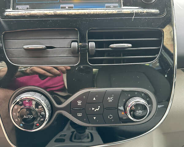 Черный Рено Зое, объемом двигателя 0 л и пробегом 68 тыс. км за 8400 $, фото 24 на Automoto.ua
