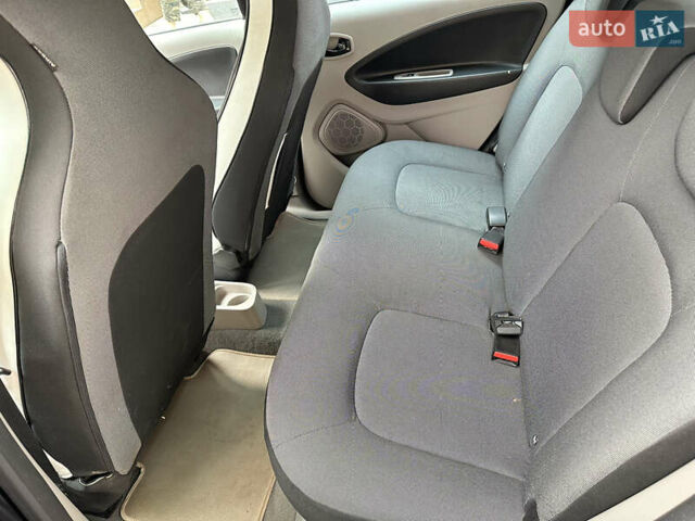 Черный Рено Зое, объемом двигателя 0 л и пробегом 68 тыс. км за 8400 $, фото 32 на Automoto.ua