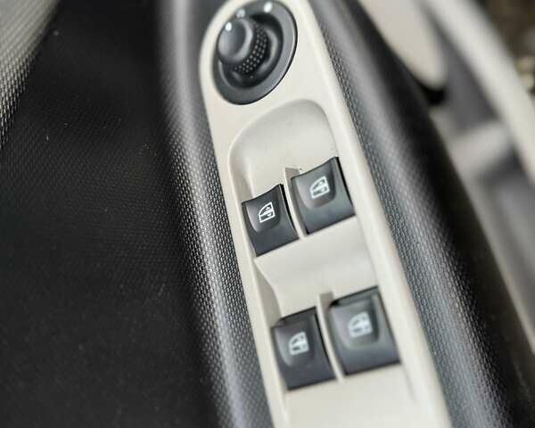 Чорний Рено Зое, об'ємом двигуна 0 л та пробігом 82 тис. км за 6300 $, фото 48 на Automoto.ua