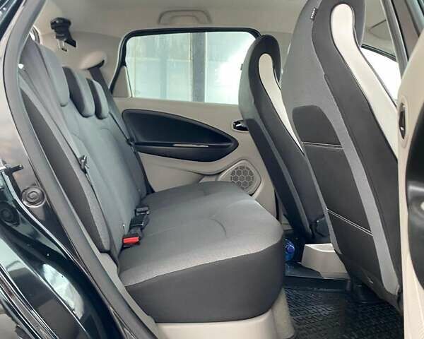 Чорний Рено Зое, об'ємом двигуна 0 л та пробігом 76 тис. км за 7000 $, фото 6 на Automoto.ua