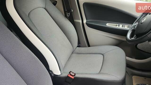 Черный Рено Зое, объемом двигателя 0 л и пробегом 97 тыс. км за 7650 $, фото 30 на Automoto.ua