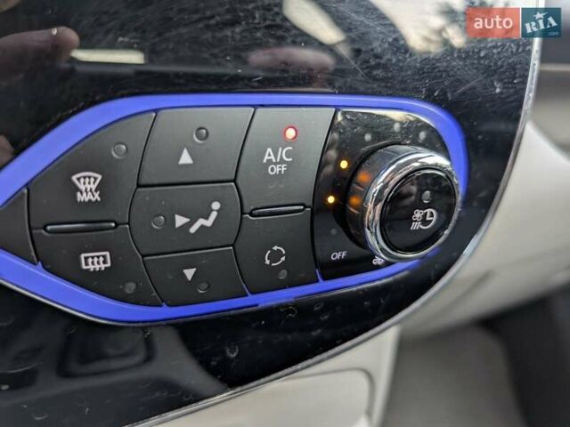 Черный Рено Зое, объемом двигателя 0 л и пробегом 57 тыс. км за 7700 $, фото 33 на Automoto.ua