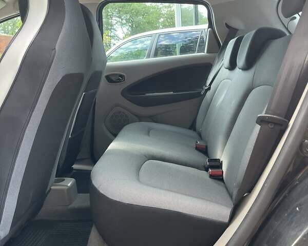 Черный Рено Зое, объемом двигателя 0 л и пробегом 33 тыс. км за 8900 $, фото 9 на Automoto.ua