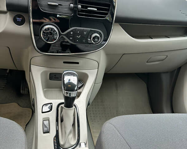 Черный Рено Зое, объемом двигателя 0 л и пробегом 68 тыс. км за 8400 $, фото 21 на Automoto.ua