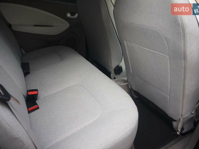 Черный Рено Зое, объемом двигателя 0 л и пробегом 45 тыс. км за 7555 $, фото 41 на Automoto.ua