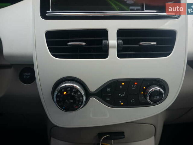 Черный Рено Зое, объемом двигателя 0 л и пробегом 45 тыс. км за 7555 $, фото 33 на Automoto.ua