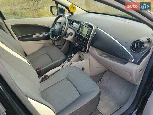 Черный Рено Зое, объемом двигателя 0 л и пробегом 99 тыс. км за 7550 $, фото 23 на Automoto.ua