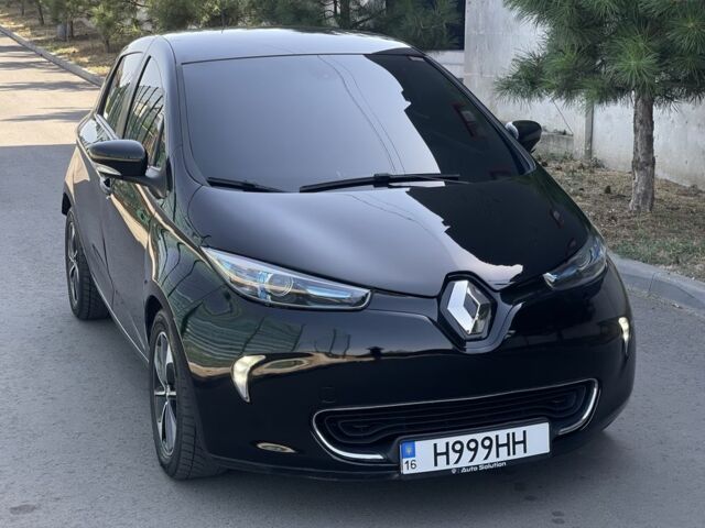 Черный Рено Зое, объемом двигателя 0 л и пробегом 120 тыс. км за 6899 $, фото 4 на Automoto.ua
