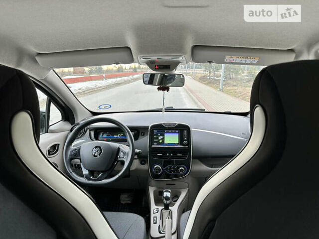 Черный Рено Зое, объемом двигателя 0 л и пробегом 95 тыс. км за 7000 $, фото 11 на Automoto.ua