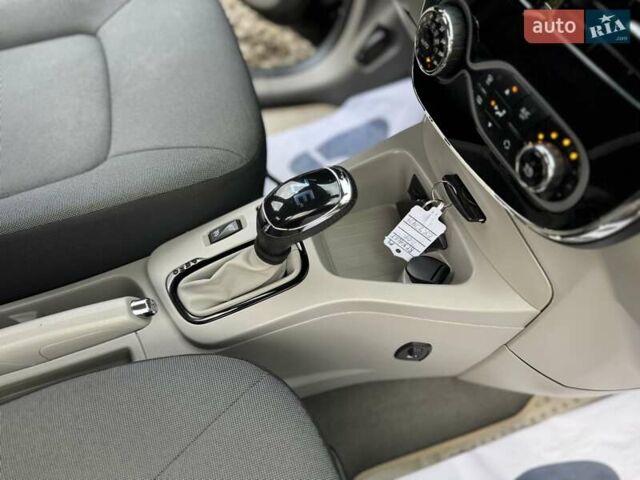 Чорний Рено Зое, об'ємом двигуна 0 л та пробігом 82 тис. км за 6300 $, фото 42 на Automoto.ua