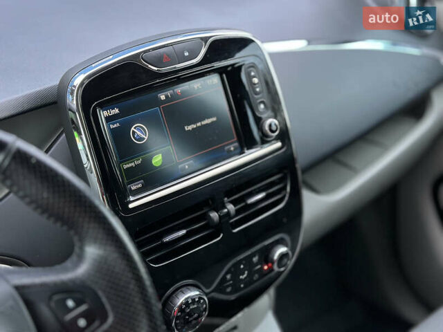 Черный Рено Зое, объемом двигателя 0 л и пробегом 85 тыс. км за 8800 $, фото 12 на Automoto.ua