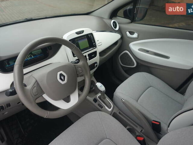 Черный Рено Зое, объемом двигателя 0 л и пробегом 45 тыс. км за 7555 $, фото 25 на Automoto.ua