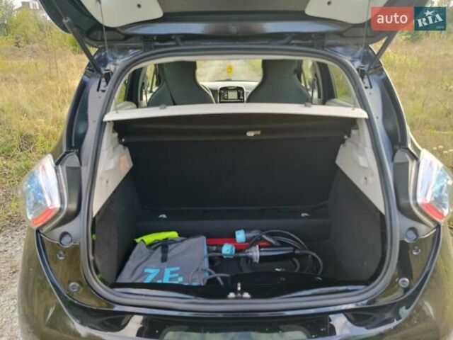 Черный Рено Зое, объемом двигателя 0 л и пробегом 99 тыс. км за 7550 $, фото 14 на Automoto.ua